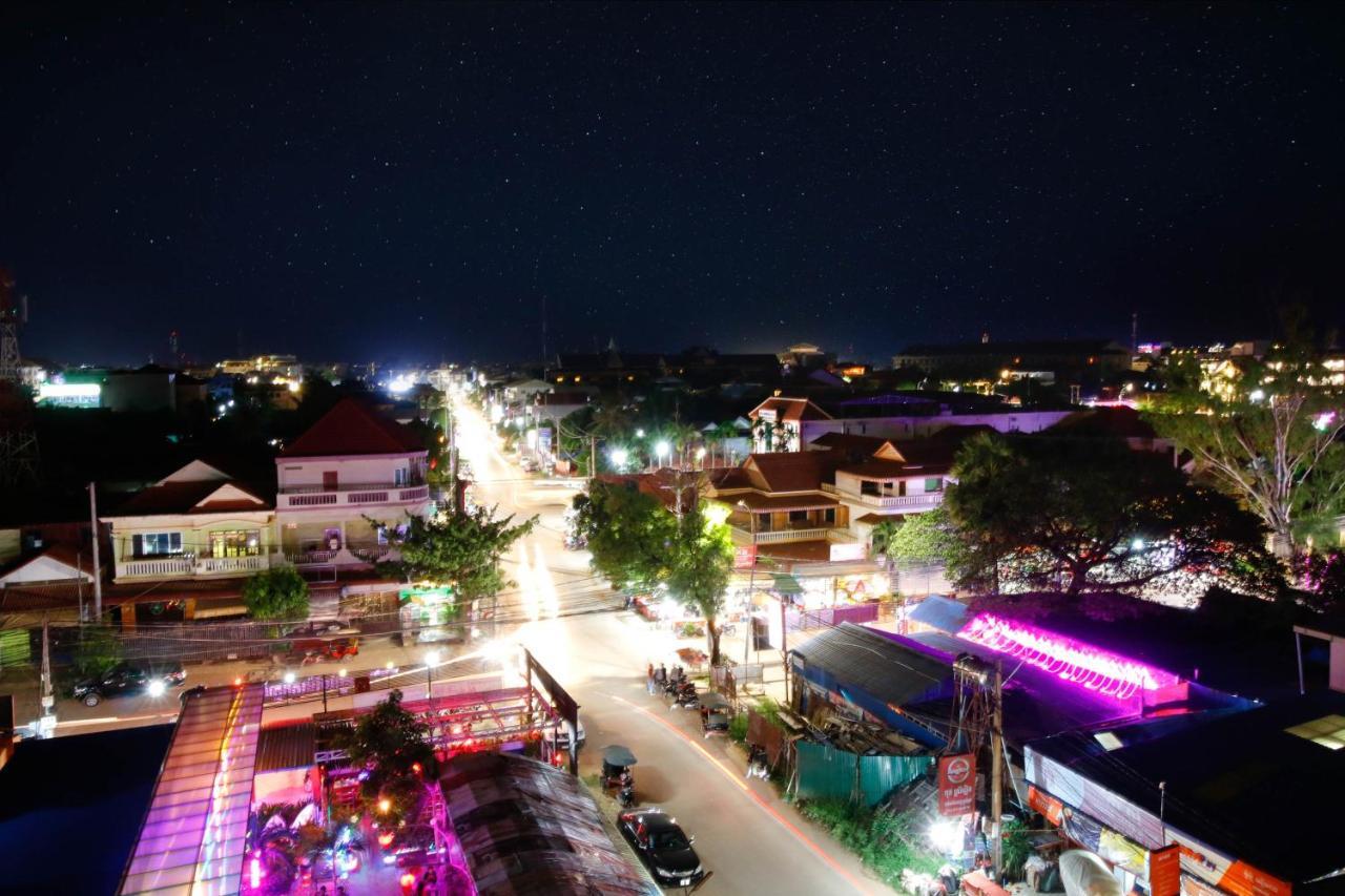 The Thirdfold Residence Сием Реап Екстериор снимка Night view of the city