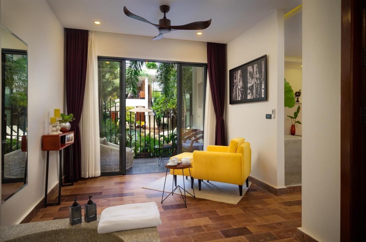 The Thirdfold Residence Сием Реап Екстериор снимка A living room in a landed property in Singapore