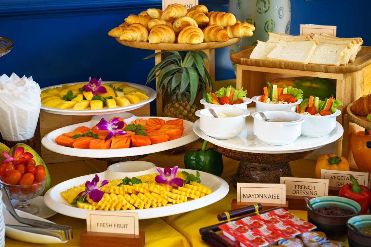 The Thirdfold Residence Сием Реап Екстериор снимка A buffet at a hotel